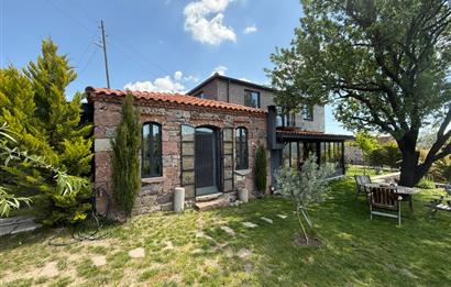 Ayvacık’da Doğa İçerisinde Manzaralı Satılık Taş Ev 