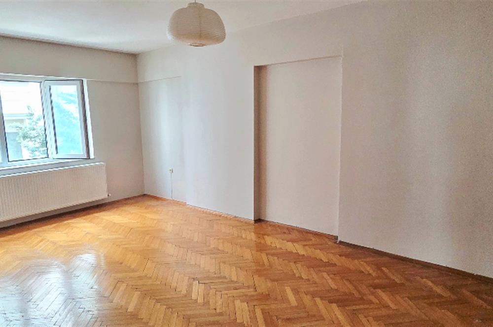 Kuğu Pastanesi'ne Birkaç Adım, Geniş Balkonlu Ferah Kiralık 2+1
