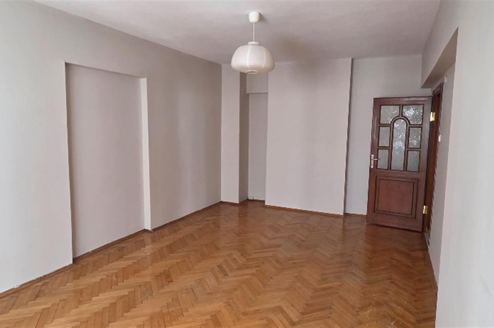 Kuğu Pastanesi'ne Birkaç Adım, Geniş Balkonlu Ferah Kiralık 2+1