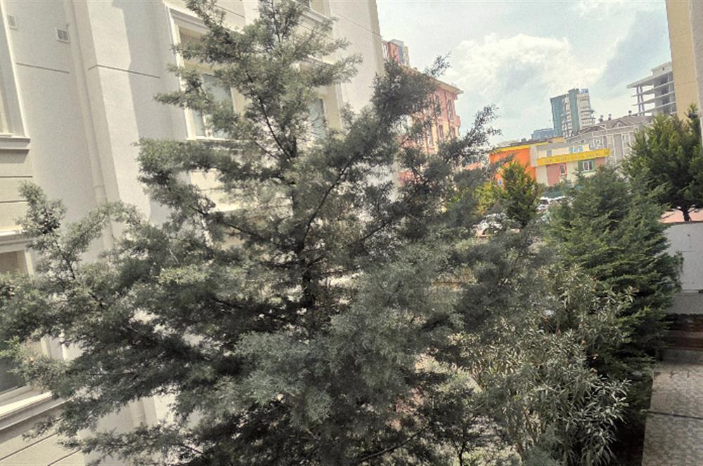 Kuğu Pastanesi'ne Birkaç Adım, Geniş Balkonlu Ferah Kiralık 2+1