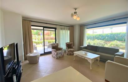 Kiralık Denize Sıfır Özel Kum Plajlı ve Havuzlu Site içerisinde Bahçe Katı Residance Daire