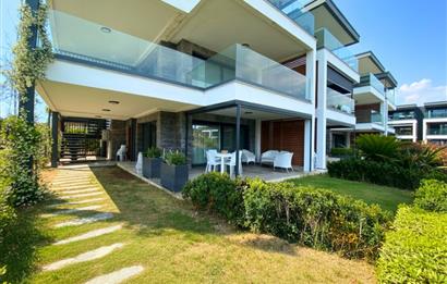Kiralık Denize Sıfır Özel Kum Plajlı ve Havuzlu Site içerisinde Bahçe Katı Residance Daire