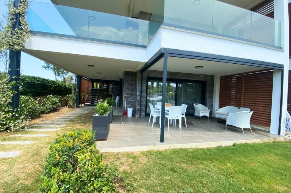 Kiralık Denize Sıfır Özel Kum Plajlı ve Havuzlu Site içerisinde Bahçe Katı Residance Daire