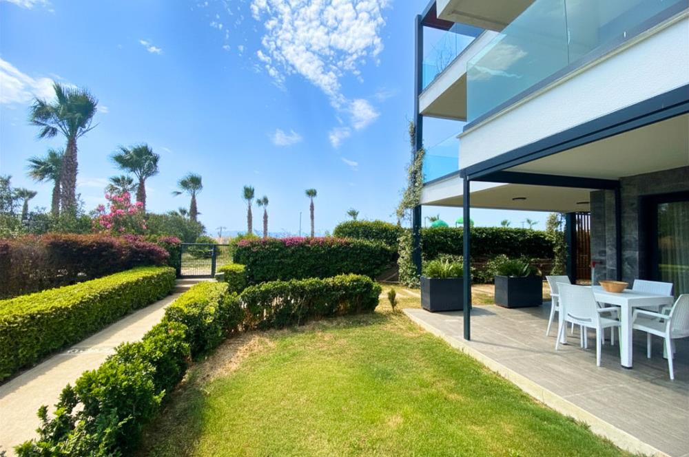Kiralık Denize Sıfır Özel Kum Plajlı ve Havuzlu Site içerisinde Bahçe Katı Residance Daire