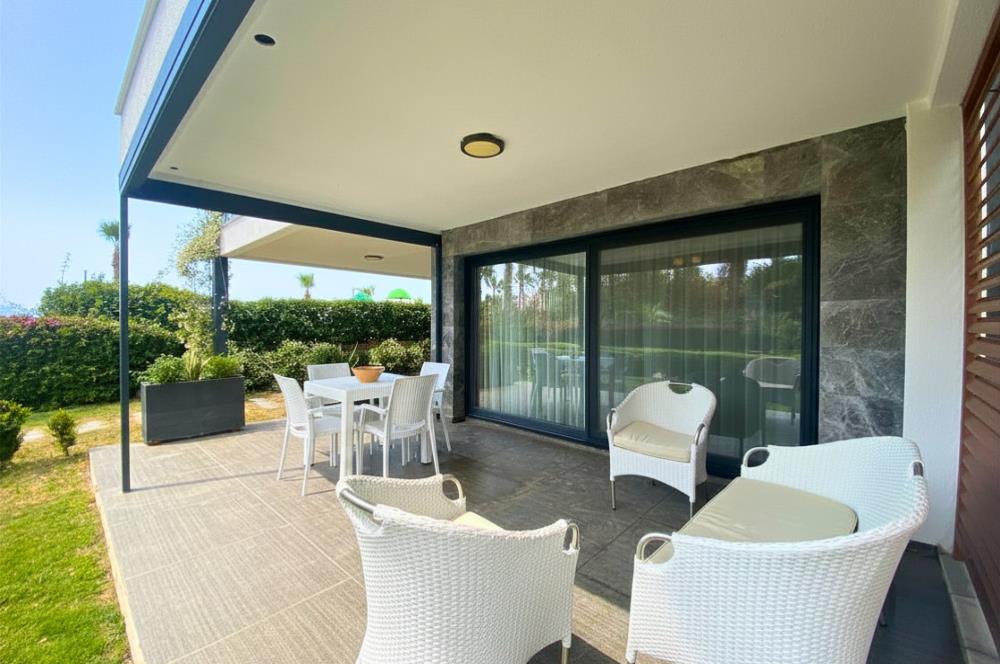 Kiralık Denize Sıfır Özel Kum Plajlı ve Havuzlu Site içerisinde Bahçe Katı Residance Daire