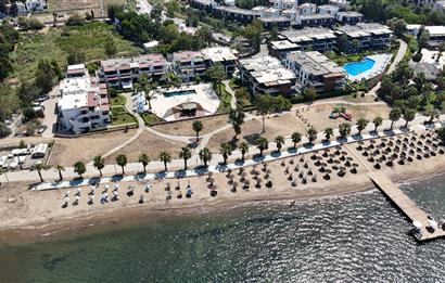 Kiralık Denize Sıfır Özel Kum Plajlı ve Havuzlu Site içerisinde Bahçe Katı Residance Daire