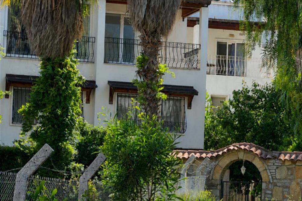 Bodrum Torba' da Havuzlu Sitede Sahile 300 metre 2+1 Satılık Bahçe Katı