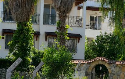 Bodrum Torba' da Havuzlu Sitede Sahile 300 metre 2+1 Satılık Bahçe Katı