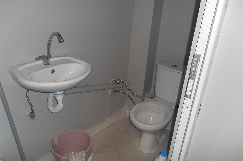 Koşuyolu Merkezde Kiralık 1+1 Modern Ticari İşyeri