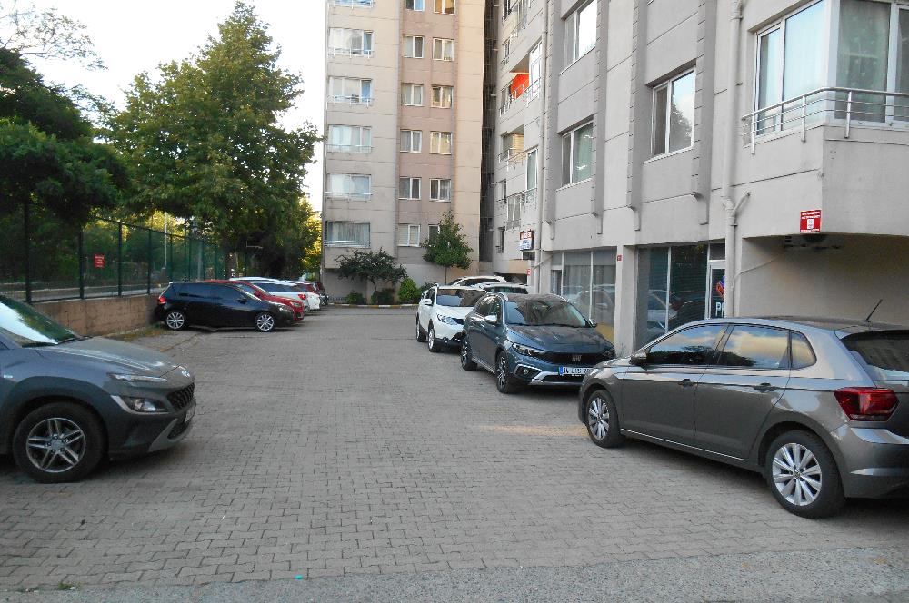 Koşuyolu Merkezde Kiralık 1+1 Modern Ticari İşyeri