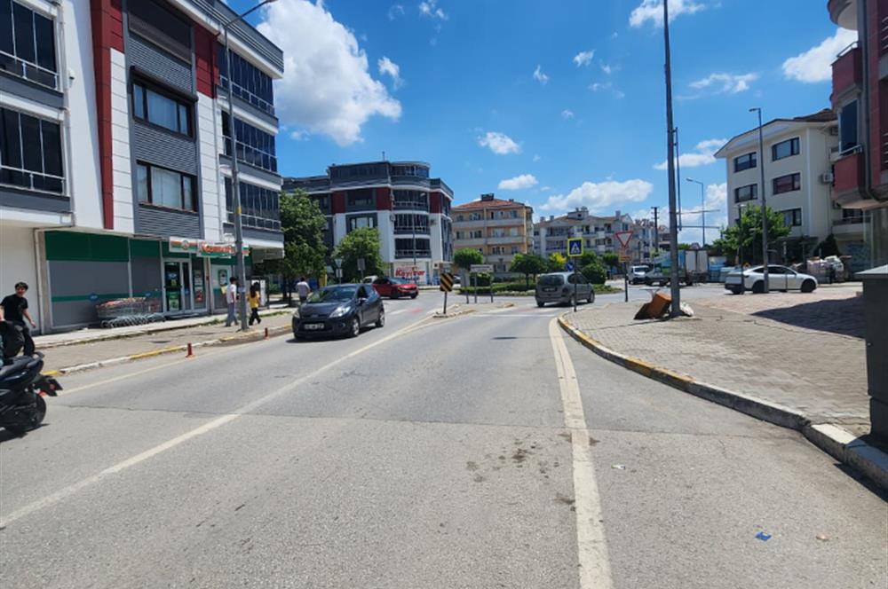 C21 BAL DAN TEKNİK LİSE CADDESİNDE TABELA DEĞERİ YÜKSEK KİRALIK DÜKKAN