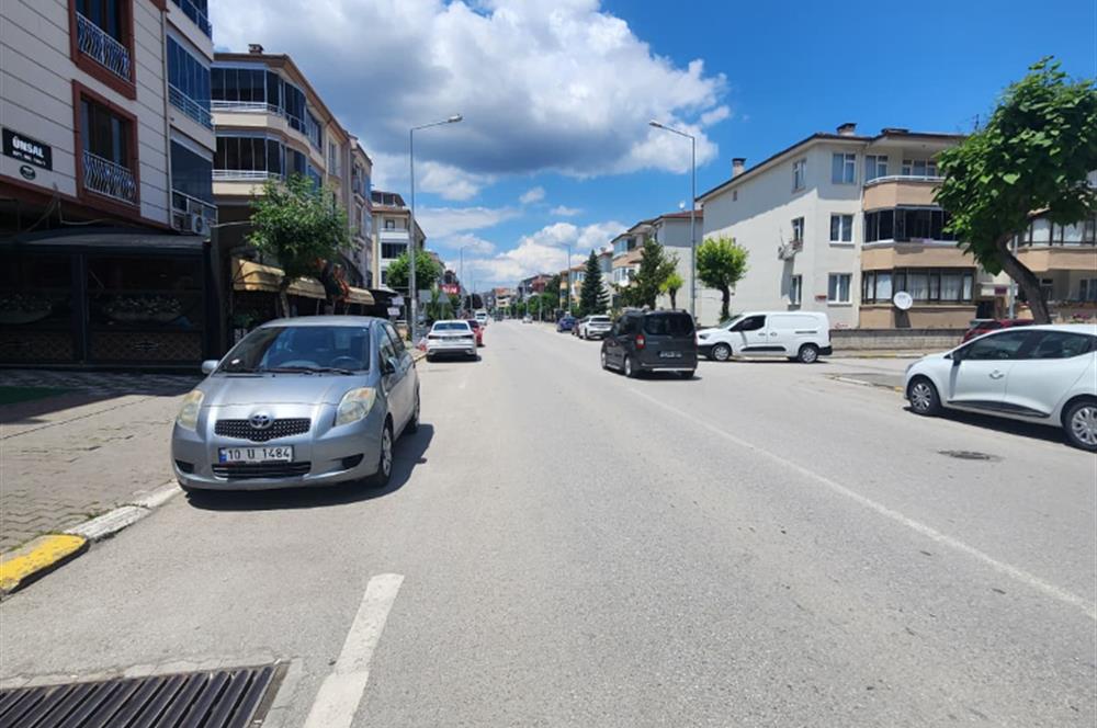 C21 BAL DAN TEKNİK LİSE CADDESİNDE TABELA DEĞERİ YÜKSEK KİRALIK DÜKKAN