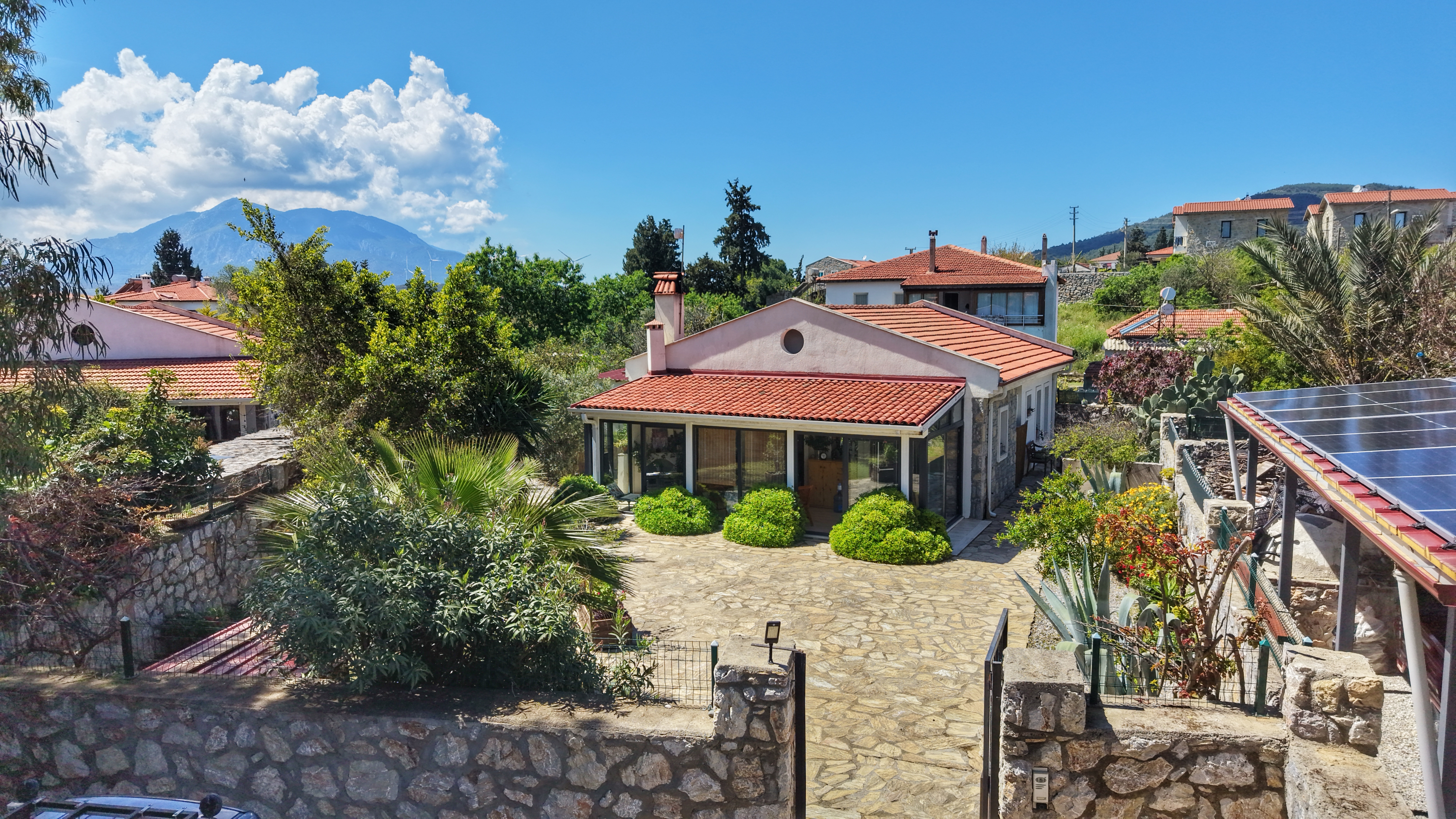 DATÇA KIZLAN | TEK KATLI HAVUZLU GENİŞ BAHÇELİ VİLLA+KONUK EVİ