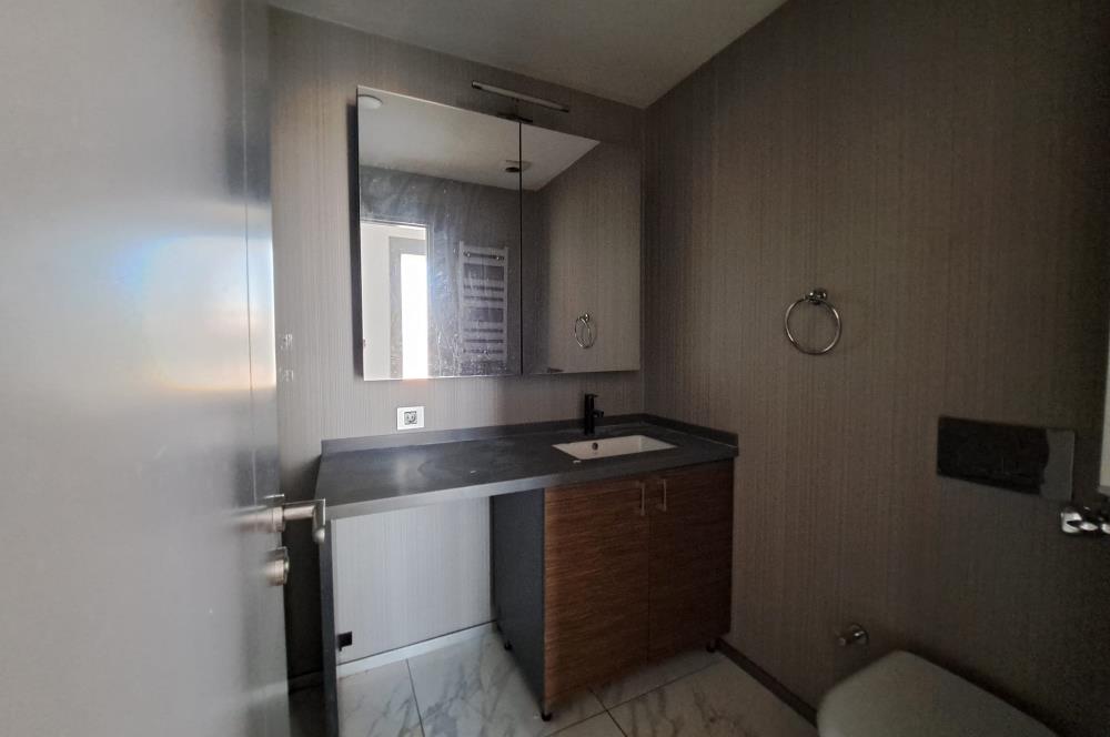 Kartal İSTMarina'da Balkonlu, Deniz & Şehir Manzaralı 2+1