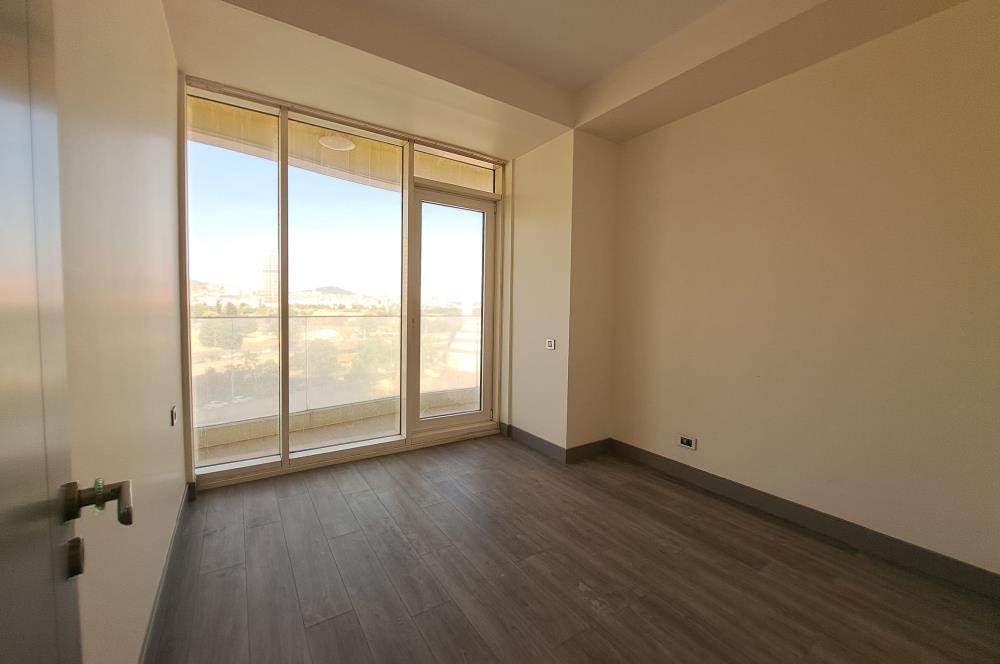 Kartal İSTMarina'da Balkonlu, Deniz & Şehir Manzaralı 2+1