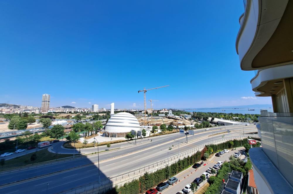 Kartal İSTMarina'da Balkonlu, Deniz & Şehir Manzaralı 2+1