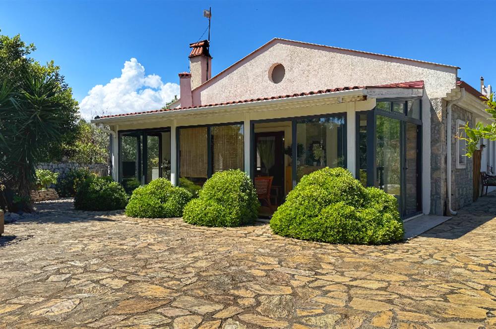 DATÇA KIZLAN | TEK KATLI HAVUZLU GENİŞ BAHÇELİ VİLLA+KONUK EVİ