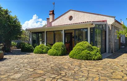 DATÇA KIZLAN | TEK KATLI HAVUZLU GENİŞ BAHÇELİ VİLLA+KONUK EVİ