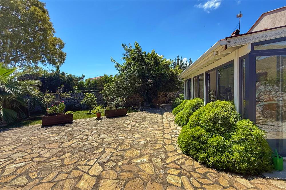 DATÇA KIZLAN | TEK KATLI HAVUZLU GENİŞ BAHÇELİ VİLLA+KONUK EVİ