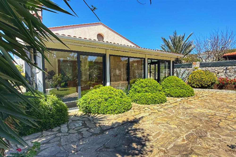 DATÇA KIZLAN | TEK KATLI HAVUZLU GENİŞ BAHÇELİ VİLLA+KONUK EVİ