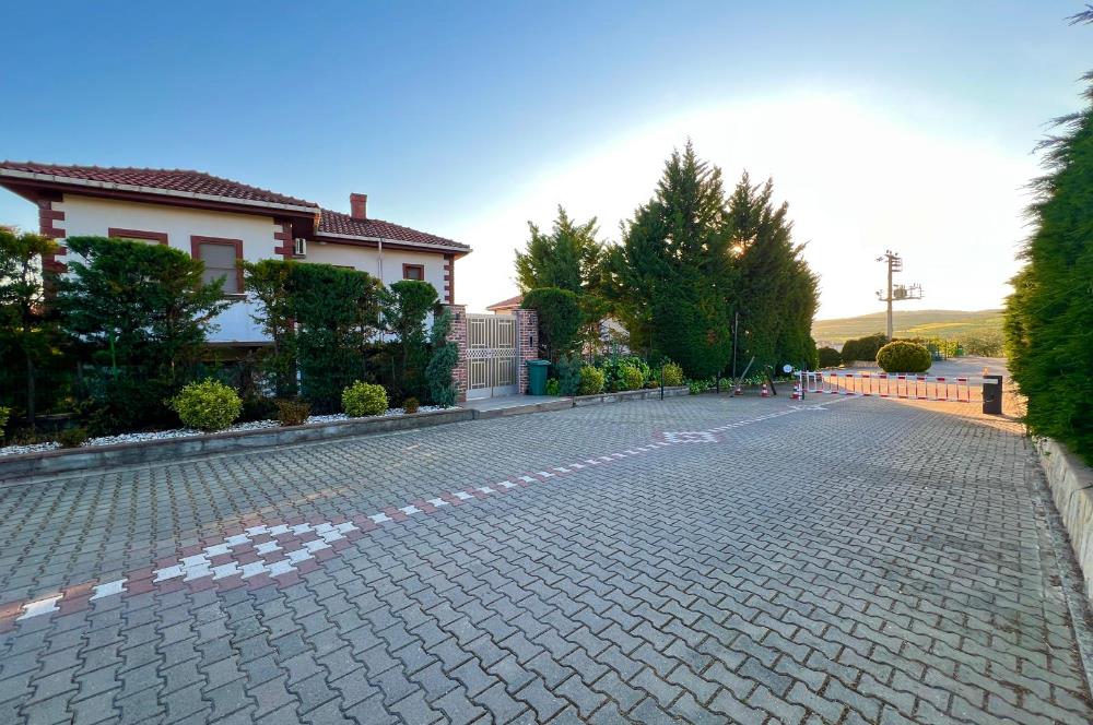 DEĞİRMEN BOĞAZI SİTESİNDE BAHÇELİ ÖZEL TASARIM SATILIK LÜX VİLLA