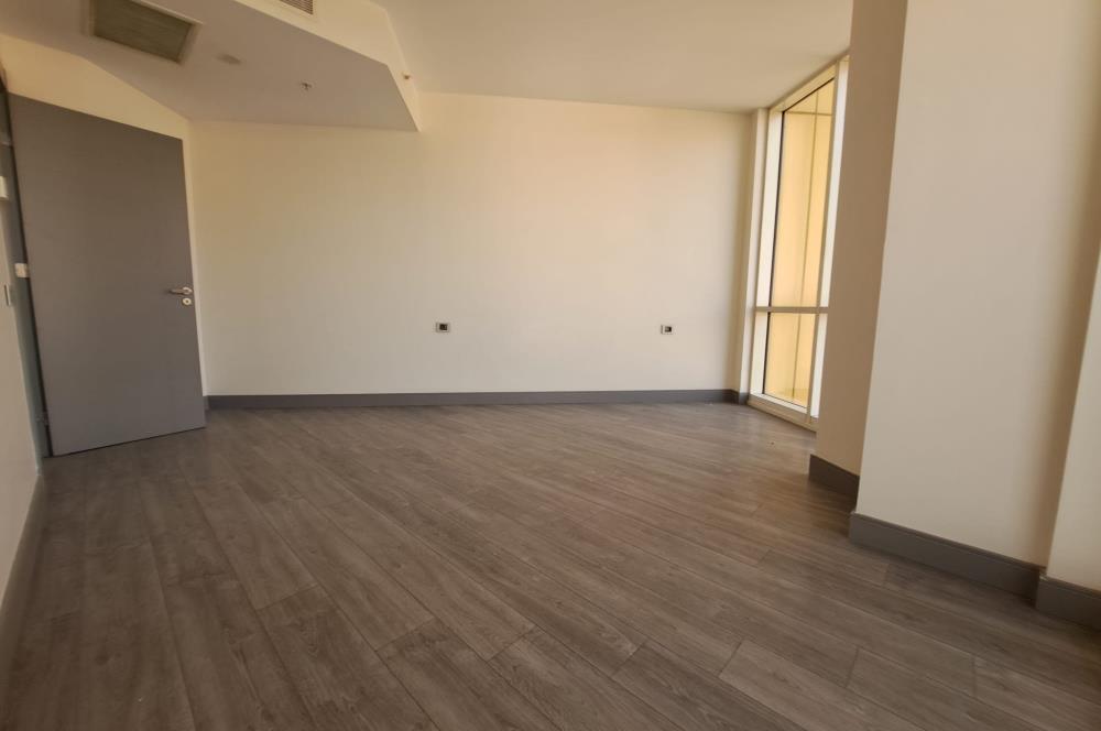 Kartal İSTMarina'da Balkonlu, Deniz & Şehir Manzaralı 2+1