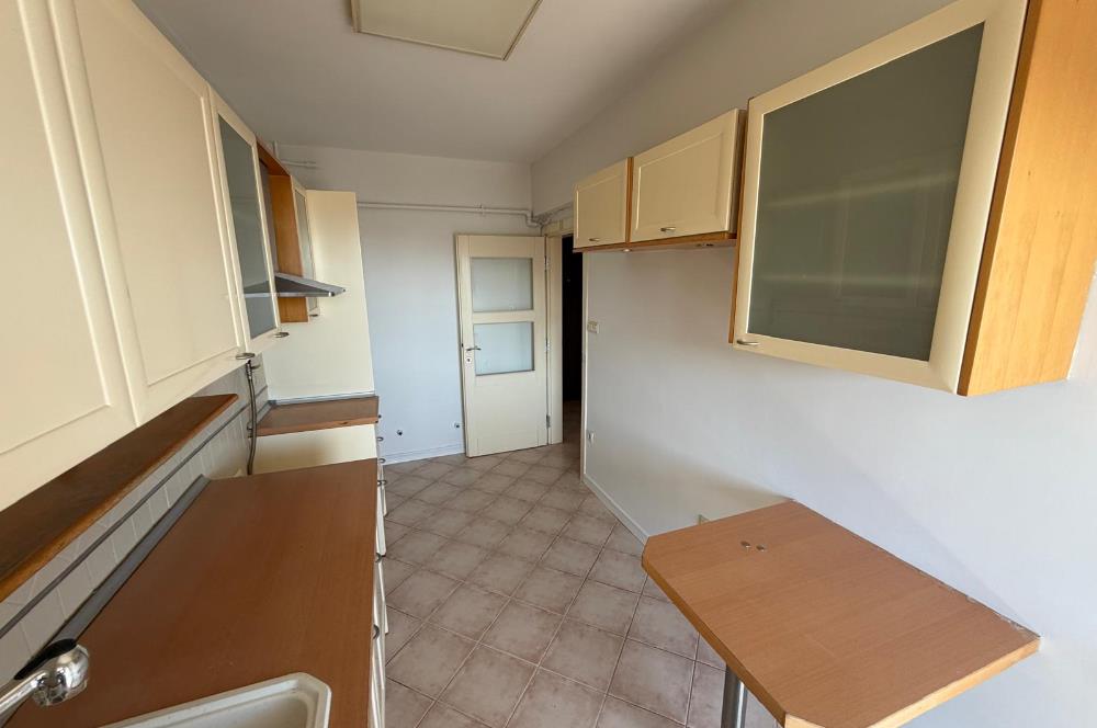 C21 BAYAR dan KOŞUYOLU ÜSKÜDARA GİDEN CADDEDE 3+1 KİRALIK SİTEDE BAKIMLI ÖNÜ AÇIK