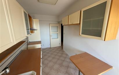 C21 BAYAR dan KOŞUYOLU ÜSKÜDARA GİDEN CADDEDE 3+1 KİRALIK SİTEDE BAKIMLI ÖNÜ AÇIK