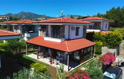 Datça Burgazda Müstakil Villa 261 m² Arsa Paylı Deniz Manzaralı