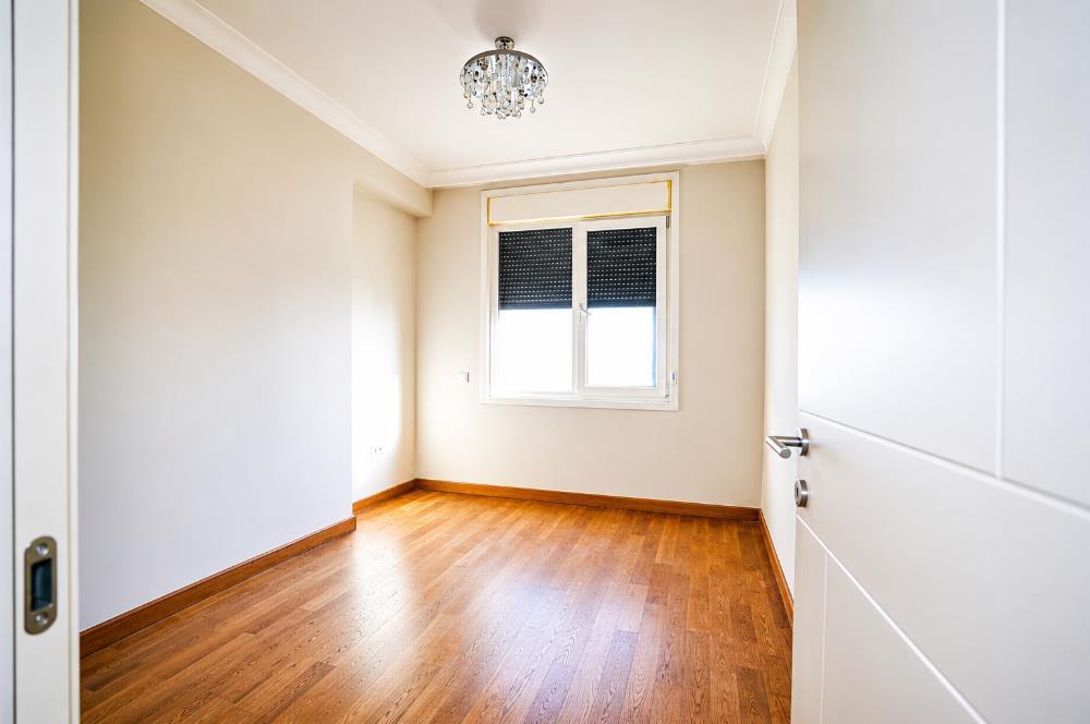Caddebostanda BOŞ Eşsiz Deniz Manzaralı 4+1 Geniş Daire