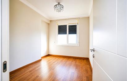 Caddebostanda BOŞ Eşsiz Deniz Manzaralı 4+1 Geniş Daire