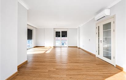Caddebostanda BOŞ Eşsiz Deniz Manzaralı 4+1 Geniş Daire