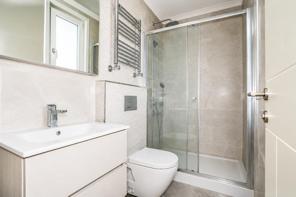 Caddebostanda BOŞ Eşsiz Deniz Manzaralı 4+1 Geniş Daire