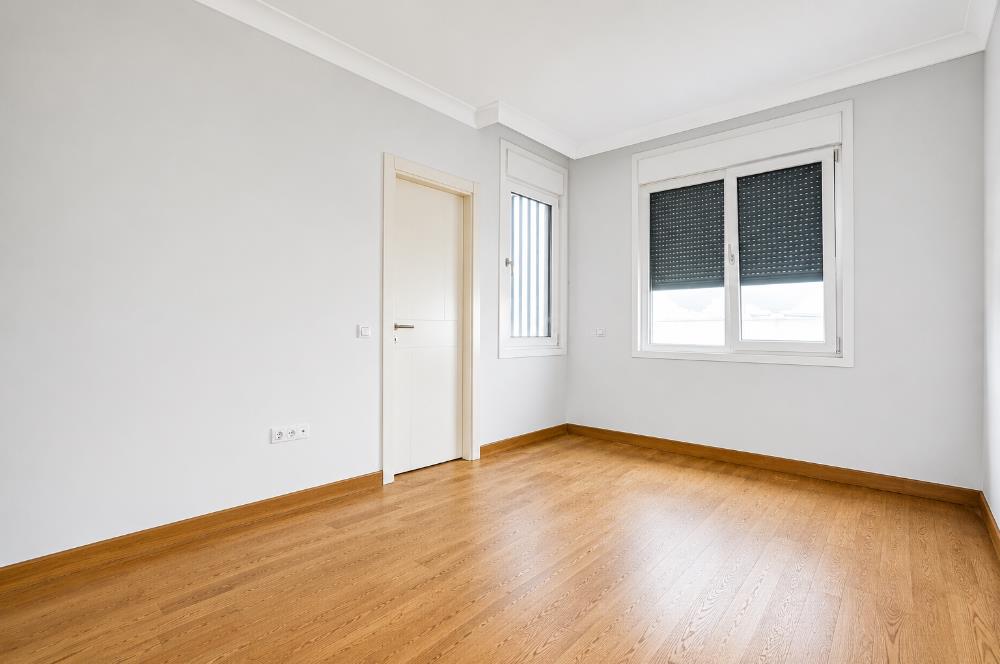 Caddebostanda BOŞ Eşsiz Deniz Manzaralı 4+1 Geniş Daire