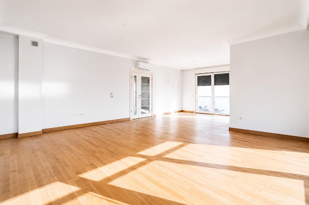 Caddebostanda BOŞ Eşsiz Deniz Manzaralı 4+1 Geniş Daire