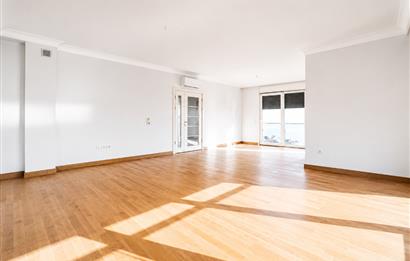 Caddebostanda BOŞ Eşsiz Deniz Manzaralı 4+1 Geniş Daire