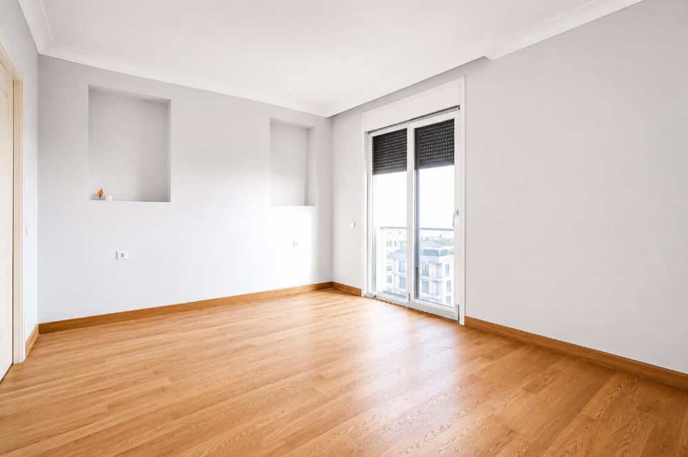 Caddebostanda BOŞ Eşsiz Deniz Manzaralı 4+1 Geniş Daire