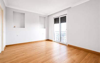 Caddebostanda BOŞ Eşsiz Deniz Manzaralı 4+1 Geniş Daire