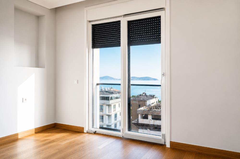 Caddebostanda BOŞ Eşsiz Deniz Manzaralı 4+1 Geniş Daire