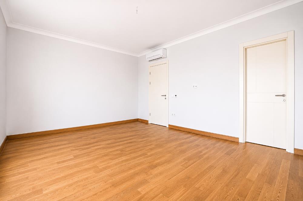 Caddebostanda BOŞ Eşsiz Deniz Manzaralı 4+1 Geniş Daire