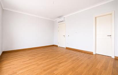 Caddebostanda BOŞ Eşsiz Deniz Manzaralı 4+1 Geniş Daire