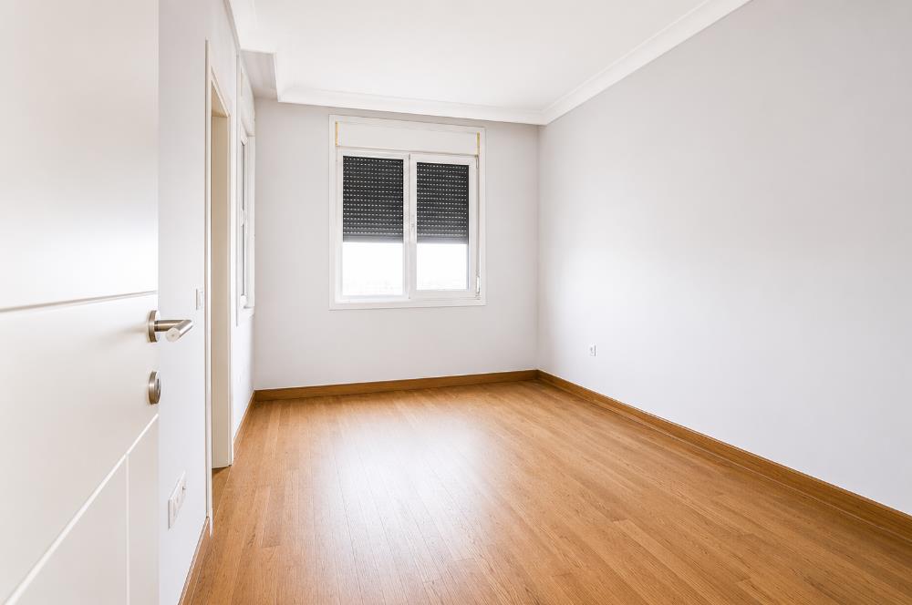 Caddebostanda BOŞ Eşsiz Deniz Manzaralı 4+1 Geniş Daire