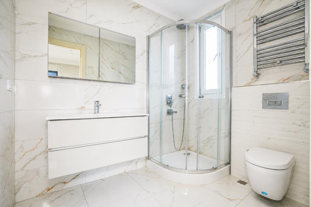 Caddebostanda BOŞ Eşsiz Deniz Manzaralı 4+1 Geniş Daire