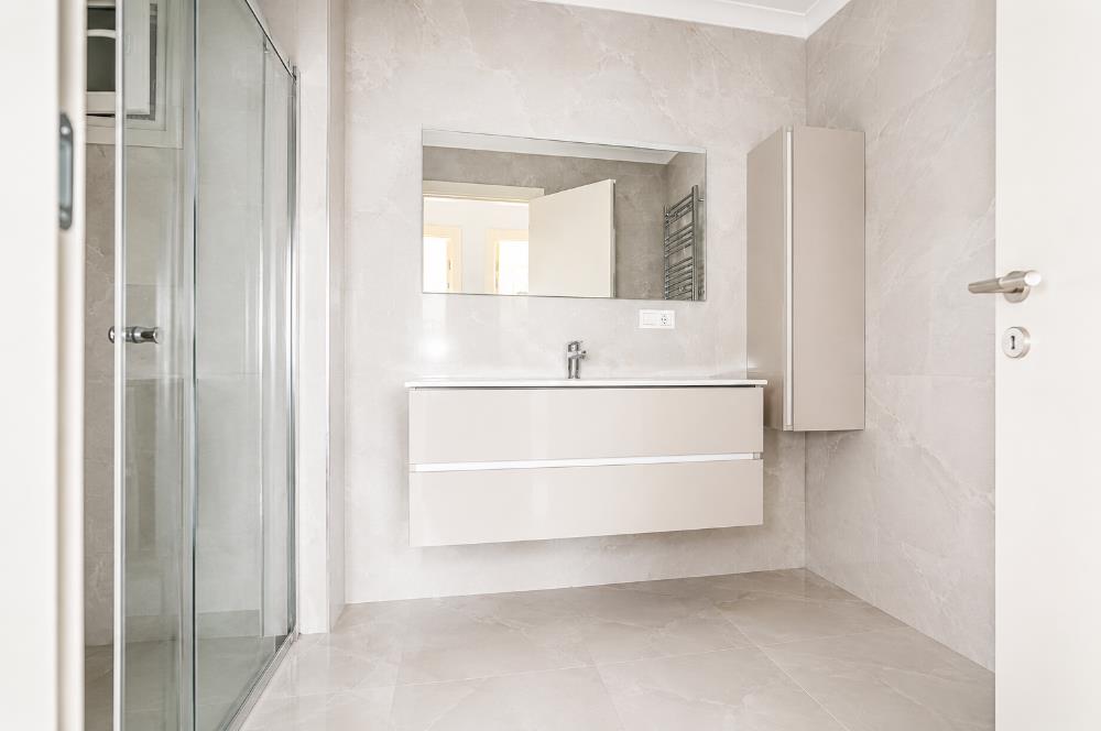 Caddebostanda BOŞ Eşsiz Deniz Manzaralı 4+1 Geniş Daire