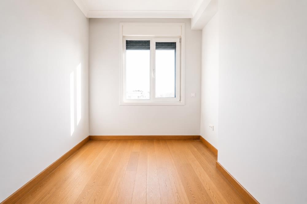 Caddebostanda BOŞ Eşsiz Deniz Manzaralı 4+1 Geniş Daire
