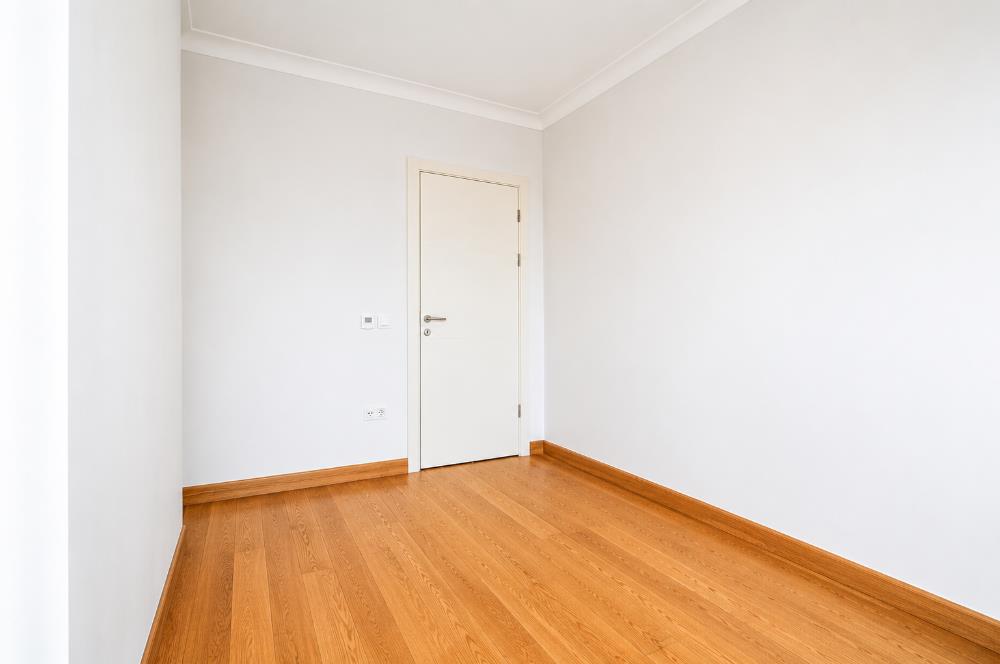 Caddebostanda BOŞ Eşsiz Deniz Manzaralı 4+1 Geniş Daire
