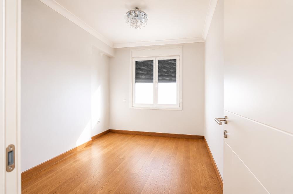 Caddebostanda BOŞ Eşsiz Deniz Manzaralı 4+1 Geniş Daire