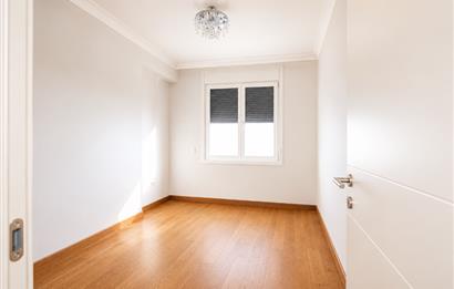Caddebostanda BOŞ Eşsiz Deniz Manzaralı 4+1 Geniş Daire