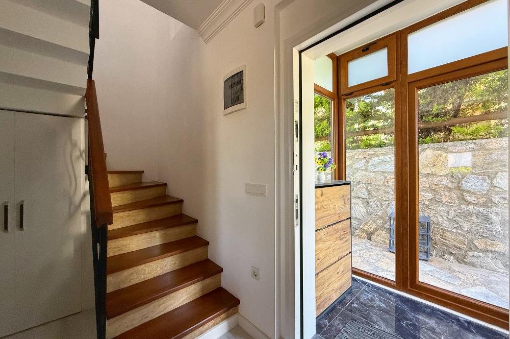 Datça Burgazda Müstakil Villa 261 m² Arsa Paylı Deniz Manzaralı