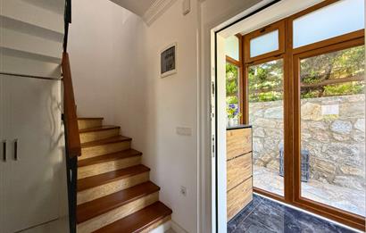 Datça Burgazda Müstakil Villa 261 m² Arsa Paylı Deniz Manzaralı